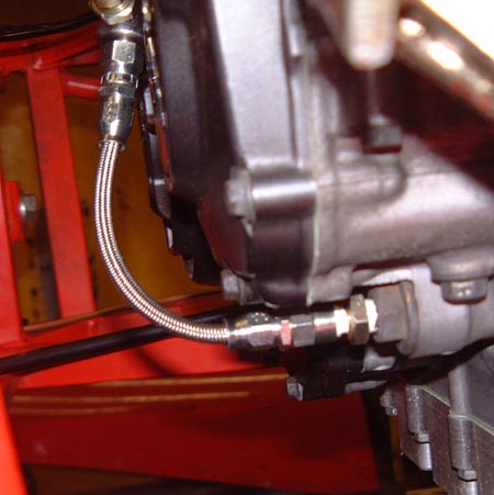 Flexible oil pressure connection