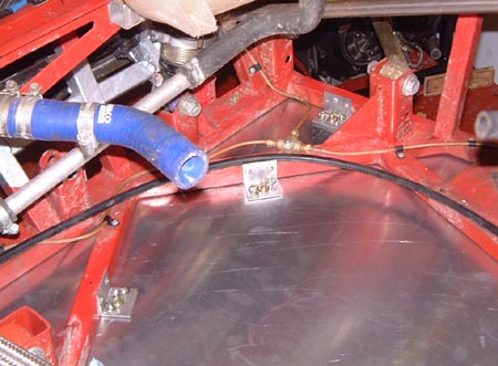 Panelling under engine compartment