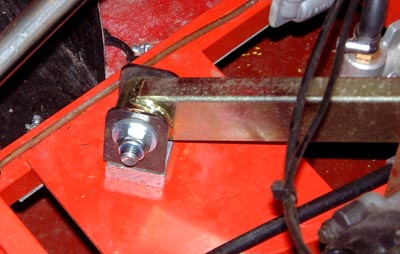 Block under engine mounting